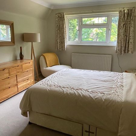 Charming Bournemouth House With Beautiful Spacious Gardens, 5 Min Drive To Beaches, Free Parking For 2-3 Cars Exterior foto