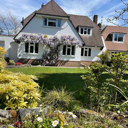 Charming Bournemouth House With Beautiful Spacious Gardens, 5 Min Drive To Beaches, Free Parking For 2-3 Cars Exterior foto