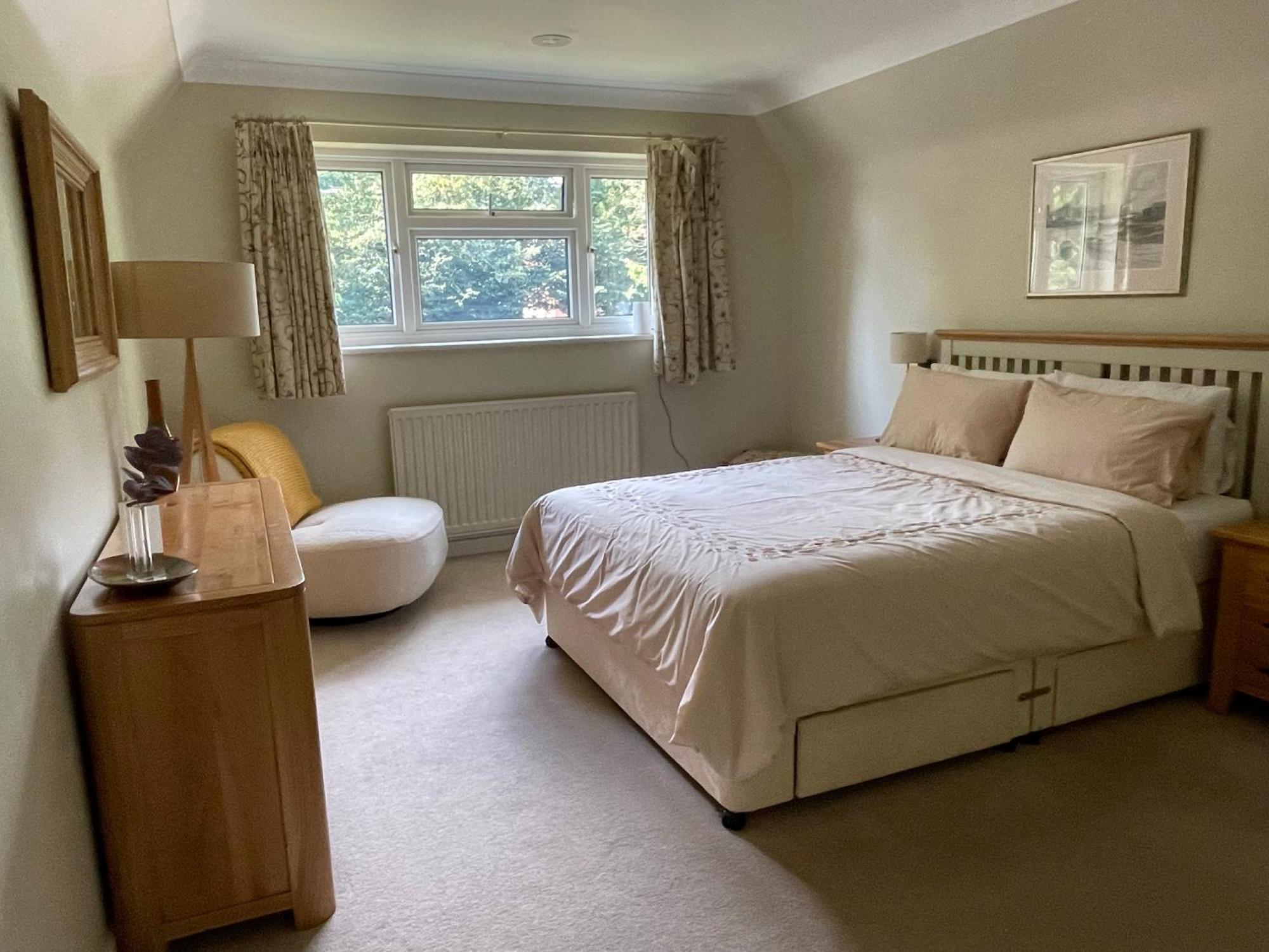 Charming Bournemouth House With Beautiful Spacious Gardens, 5 Min Drive To Beaches, Free Parking For 2-3 Cars Exterior foto